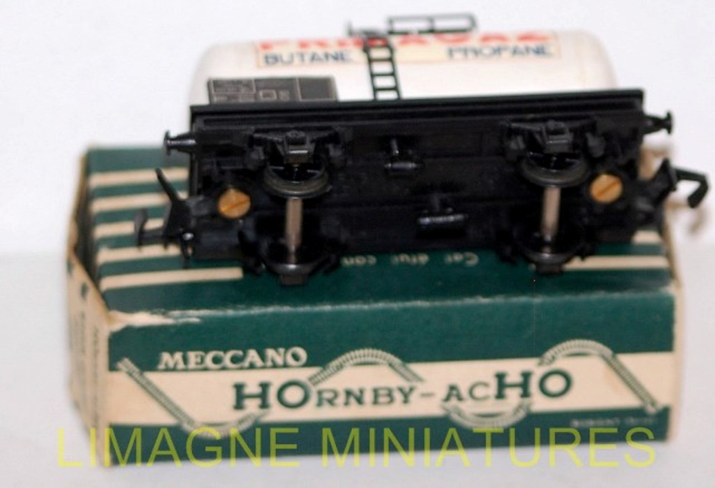 Hornby o 1/48 wagon citerne reservoir cuve esso, transport essence petrole train - Collection